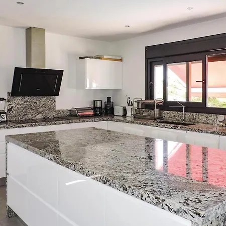 Holiday home Stunning In Miami Platja With Swimming Pool