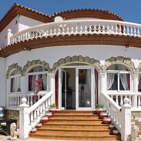 Stunning In Miami Platja With Swimming Pool Holiday home Miami Playa